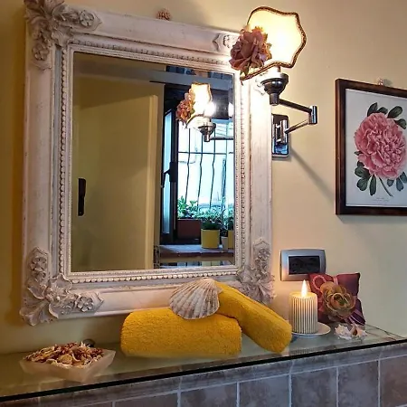 Linda's Apartment